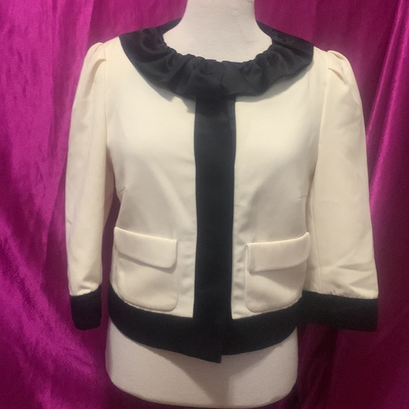 bianca nygard Jackets & Blazers - Bianca Nygård size 4, short cream and black jacket. Snap buttons. Mint con